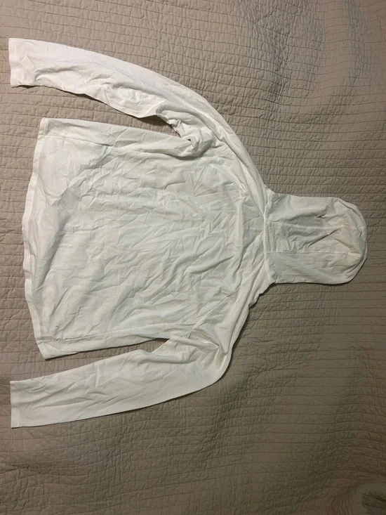 Under Armour Women’s White Hooded Performance Pullover Medium - Picture 3 of 4